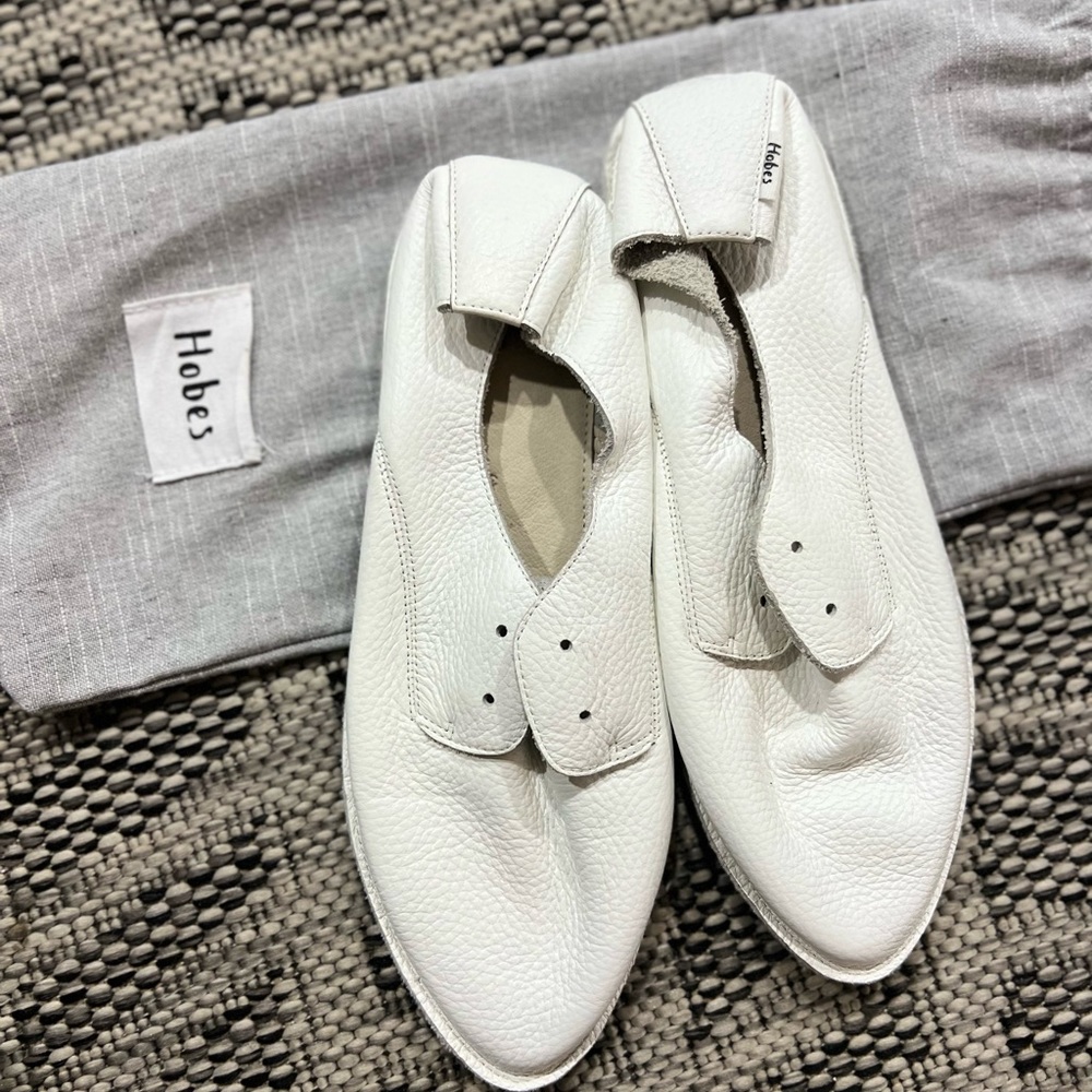 Hobe’s The Point Leather Laceless Flat Sneakers in White